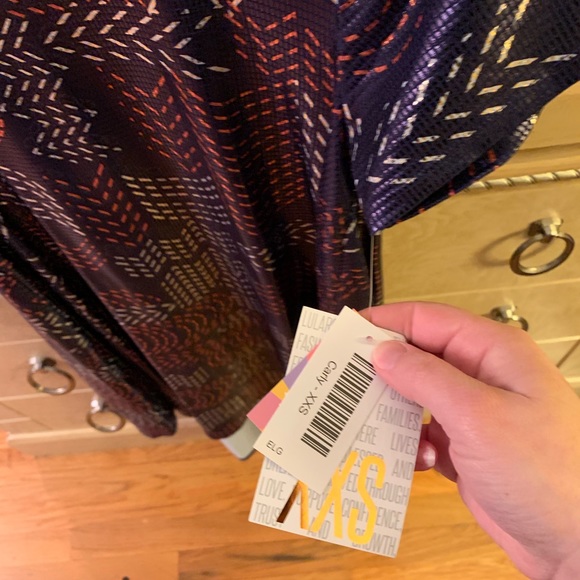 Elegant Carly - Picture 1 of 3